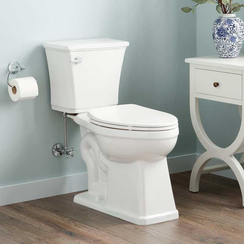 Toilette allongée deux pièces Benbrook 1,28 GPF, Blanc / Chrome
