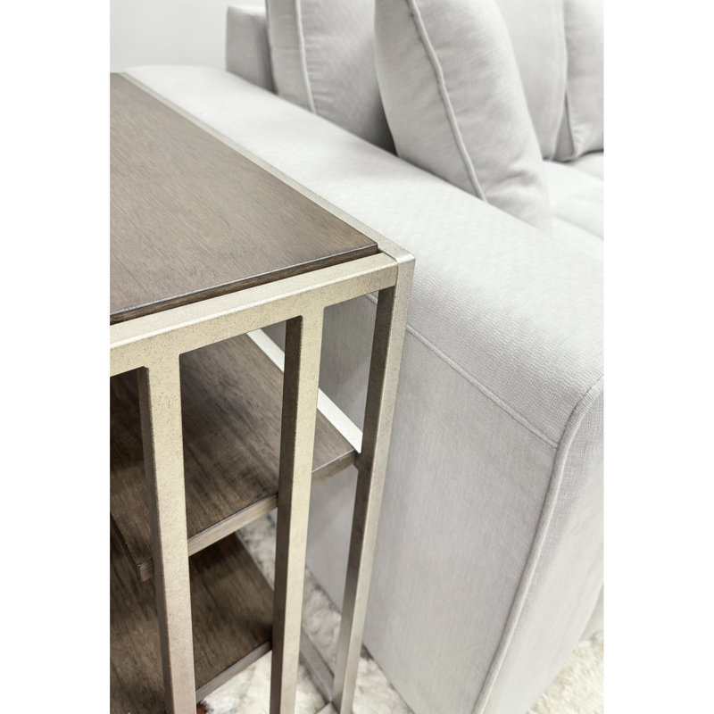 Structure contemporaine en bois brun avec 3 tables basses et 2 tables de bout