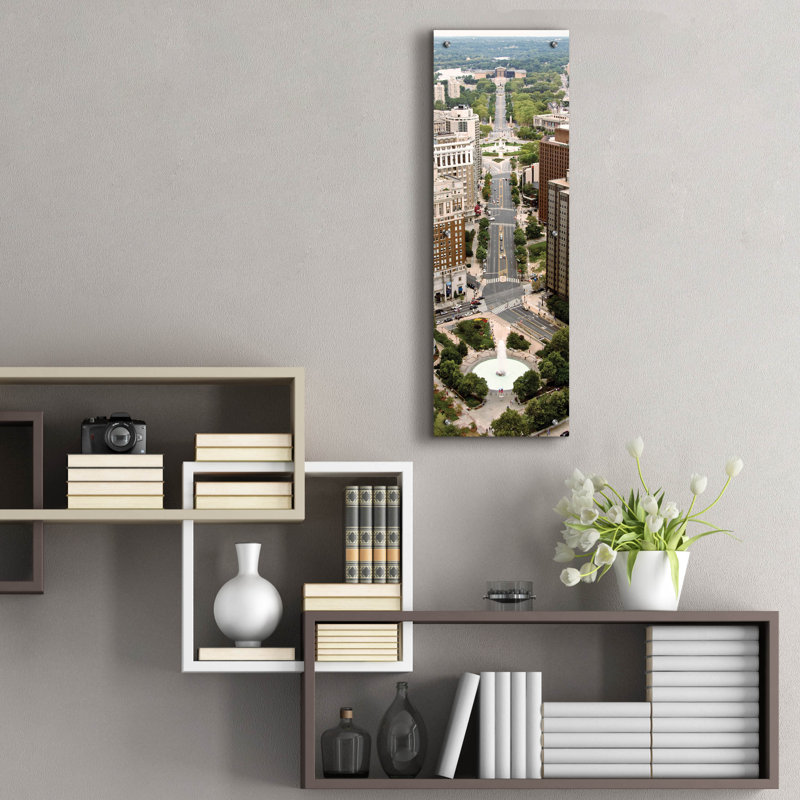 «Benjamin Franklin Parkway» par Erin Clark, art mural en verre acrylique, H 36 po x l 12 po