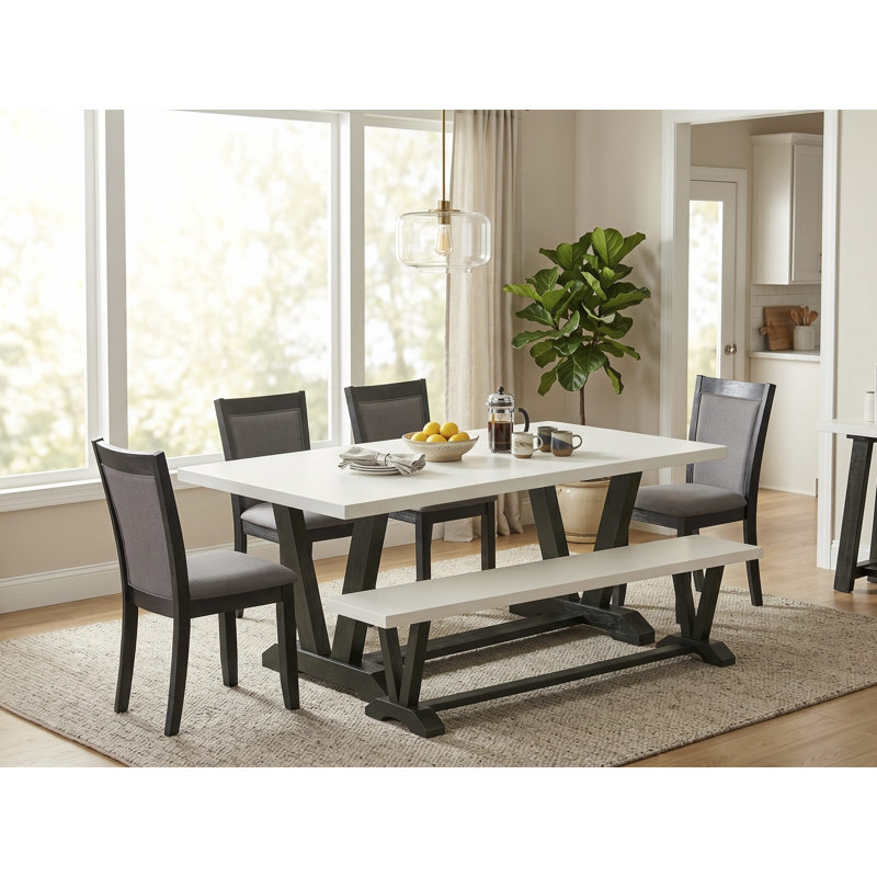 L'ensemble de table de salle à manger 6 pièces comprend une table en bois jacobine vieilli, un banc en bois et 4 chaises de cuisine en lin gris foncé Gotham avec dossier haut - finition noire brossée