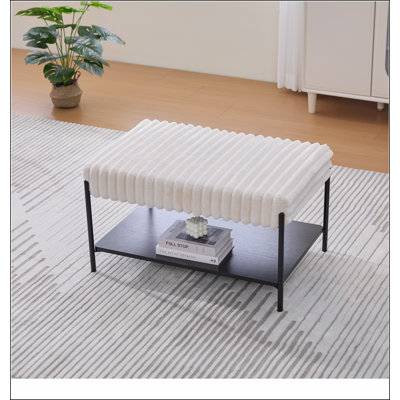 Repose-pieds avec repose-pieds de 30,7 po de large avec repose-pieds en métal, tabouret avec tablette de rangement ouverte en bois, tabouret de pied en fausse fourrure pour le salon, la chambre à coucher et le vestibule