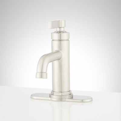 Robinet de salle de bain monotrou 1,2 GPM Greyfield avec poignée levier en métal et ensemble de bonde escamotable