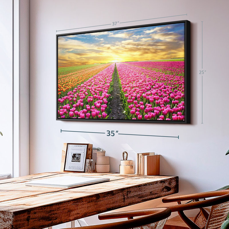 Impression sur toile Tulip Flower Field, H 25 po x l 37 po