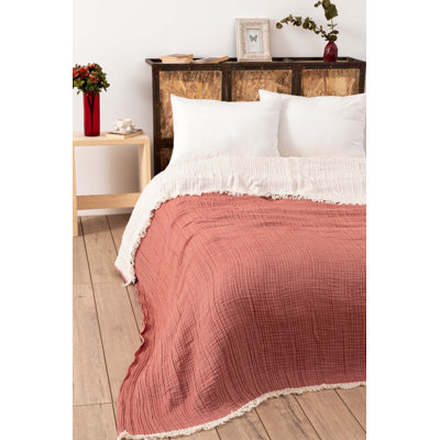 Couvre-lit double luxueux, rouge carrelé, 90,6 po x 98,4 po | 100% coton, 4 épaisseurs | Lavable à la machine à 86-104 ° F | Doux et durable, parfait pour les chambres confortables, il ajoute une touche d'élégance à tout décor