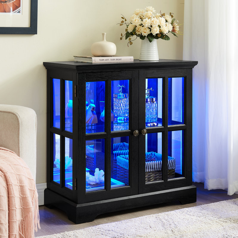 Armoire en verre antique avec rangement réglable, portes, matériaux et éclairage contrôlé pour la salle à manger de style rétro conduit, tablettes, dos en acrylique, organisation à distance