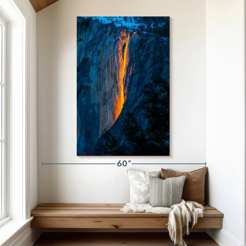 Alvord Fiery Horseetail Fall, H 51 po x l 34 po