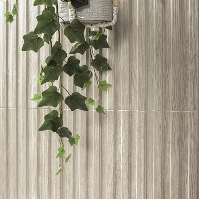Carrelage mural Serata Vibra Dunewood 15,2 cm x 40,6 cm en porcelaine mat imitation bois cannelé