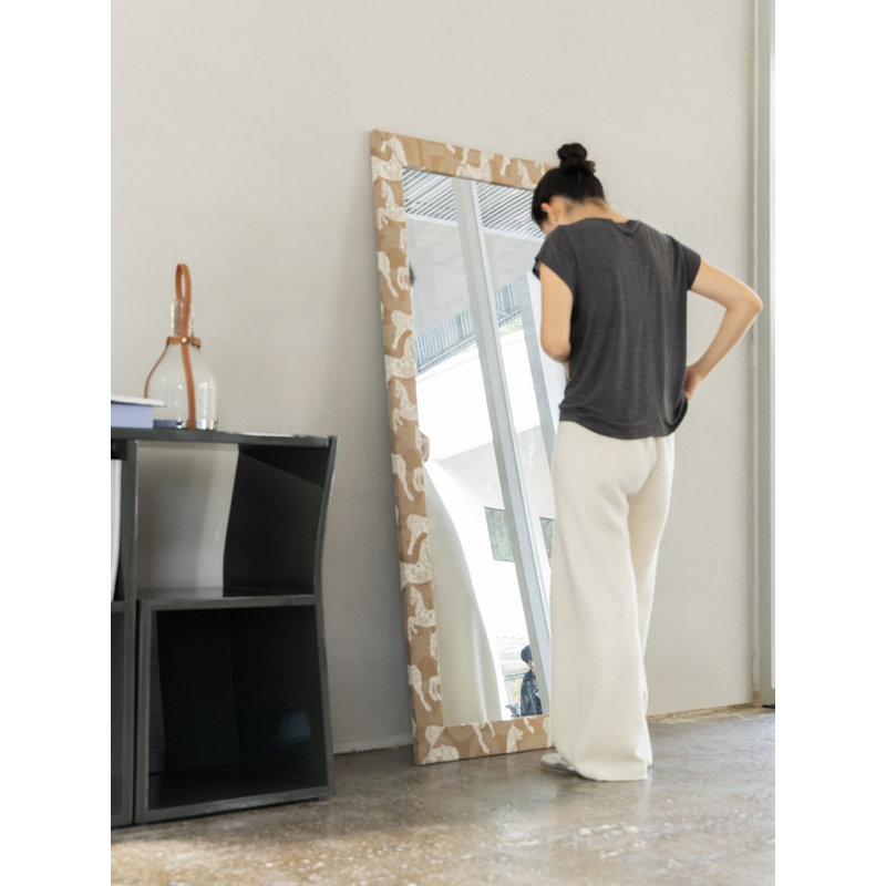 Armoire à panneau souple de style médiéval avec miroir pleine longueur haute définition