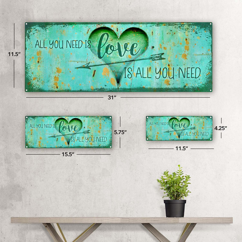 «All You Need Is Love» sur métal, H 11,5 po x l 31 po x P 0,04 po