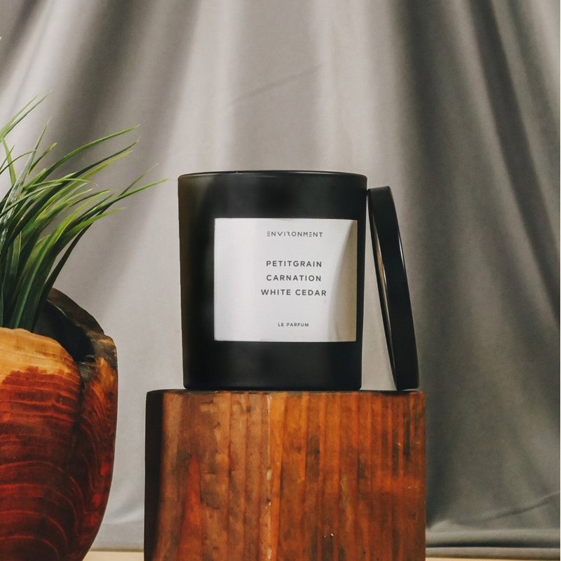 Bougie 8 oz inspirée par YSL L'Homme® - Petitgrain | Œillet | Cèdre blanc