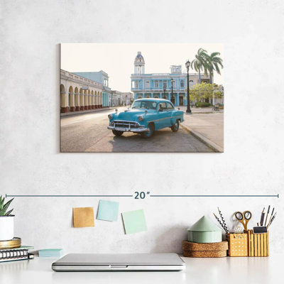 Voiture cubaine bleue Mehar