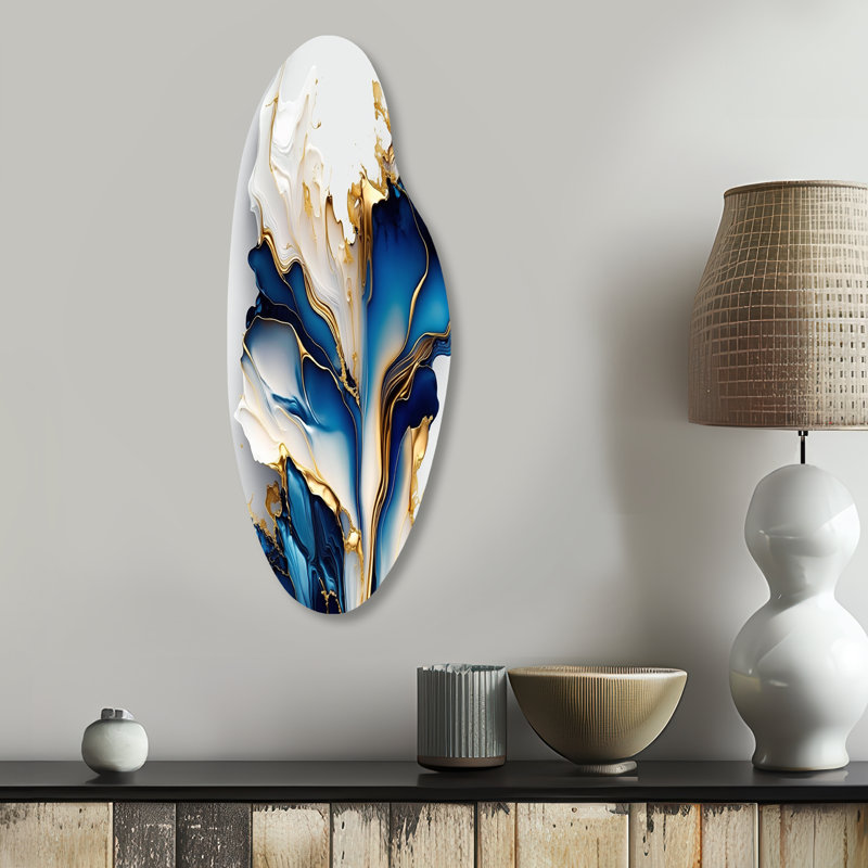 Abstrait géométrique en forme de marbre doré et bleu III - Art mural asymétrique en métal incurvé, H 30 po x l 11 po x P 1 po