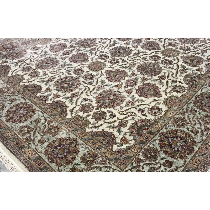 Tapis ivoire et vert clair noué à la main de haute qualité