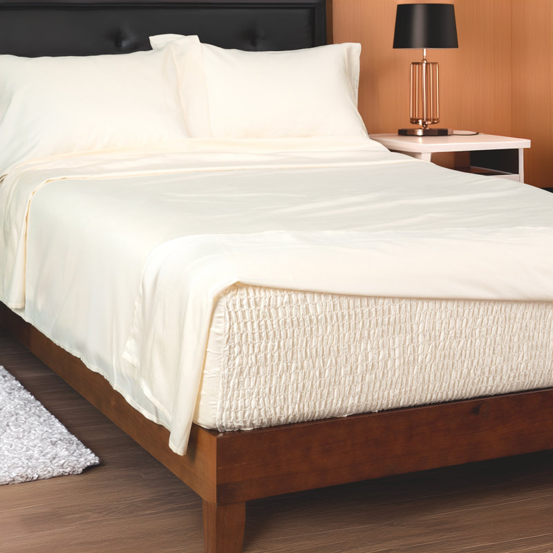 Ivory Full Microfiber Polyester Sheet Set with Pillowcases