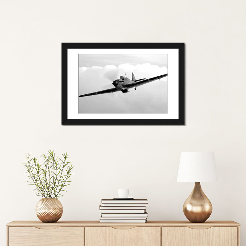 «A Hawker Hurricane Avion in Flight I», impression sur toile, H 16 po x l 24 po x P 1 po, Papier beaux-arts encadré noir