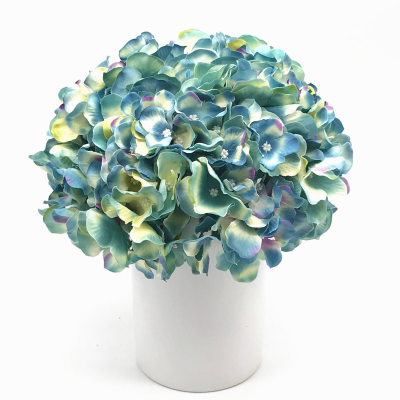 Arrangement floral hortensia en soie dans un vase
