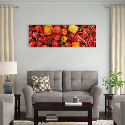 Gros plan du poivre assorti en vente au marché III par Panoramic Images - Impression sur toile tendue sur châssis