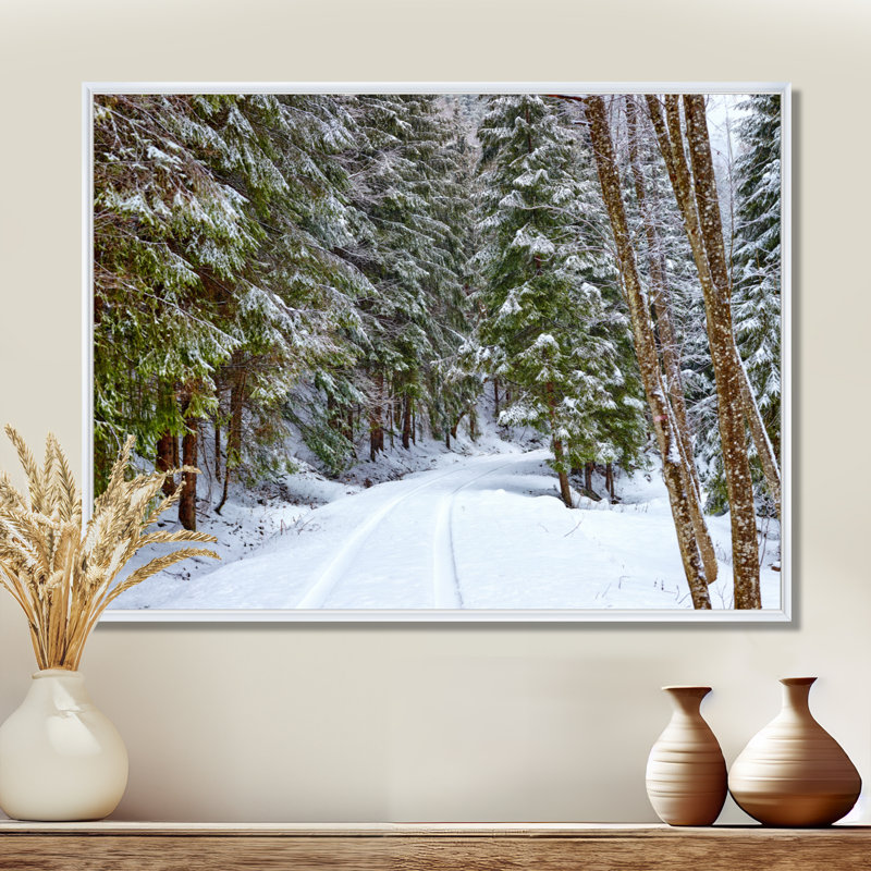 «Winter Forest», reproduction d'art sur toile, route enneigée dans la forêt, H 34 po x l 44 po, Cadre flottant, Blanc