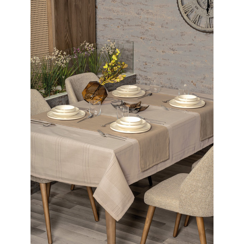 Ensemble de nappe beige (2 pièces), 61 x 86,6 et 14 x 51, 100% polyester | Lavable à la machine, va au fer à basse température | Parfait pour la salle à manger et les occasions spéciales, design élégant et durable, entretien facile