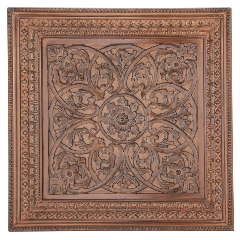 Décoration murale traditionnelle en bois sculpté