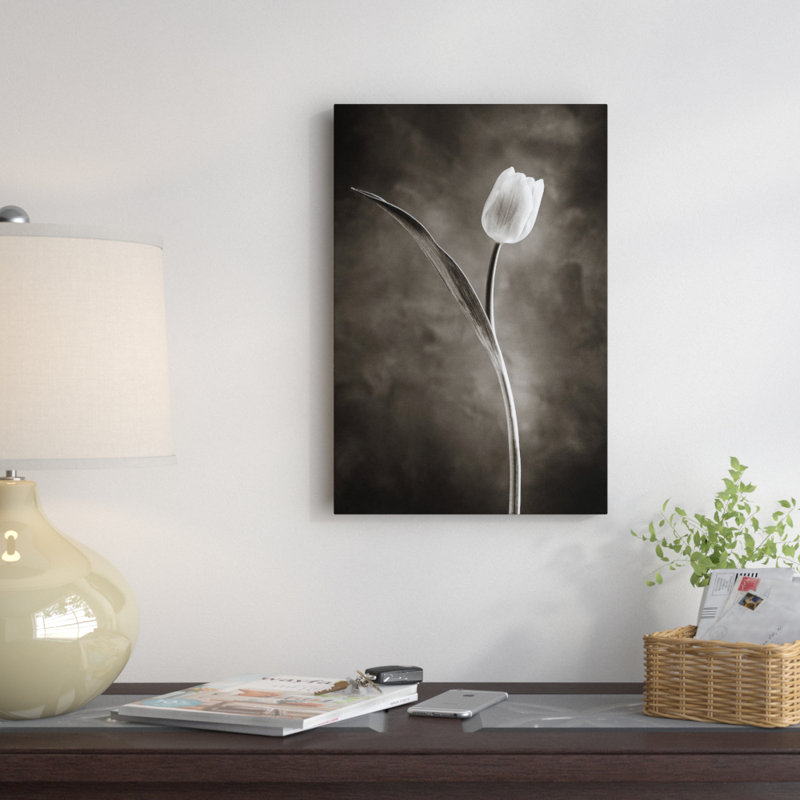 «Two-ton Tulips II», reproduction de photo sur toile tendue, H 18 po x l 12 po x P 1,5 po, Pas de tapis, Toile tendue