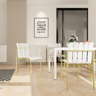Paquet de 4 chaises à rayures colorées modernes avec siège en métal et imperméable pour l'intérieur et l'extérieur, blanc crème et jaune grain