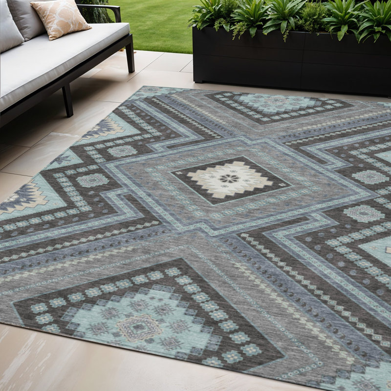 Tapis d'intérieur lavable d'extérieur gris anthracite et bleu ciel 5 pi x 8 pi Tribal