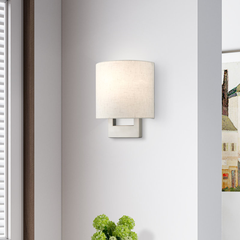 Applique murale en acier Rakhee, H 9,5 po x l 9,5 po x P 3,95 po, Nickel brossé, Beige