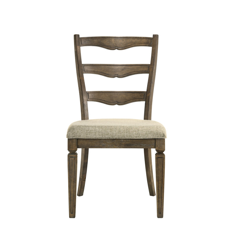 Chaise d'appoint en tissu brun et chêne vieilli 2. Siège rembourré avec coussin de 2 po de densité D22. Fabrication en bois massif. Aspect classique et polyvalent. Charmantes pattes arrières antiques. P 19 po x l 39 po x H 35 po