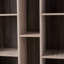 Armoire avec tablettes ouvertes