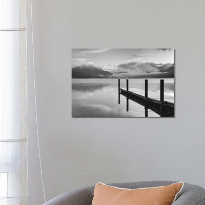 «Lake Mcdonald Dock» en noir et blanc par Alan Majchrowicz - photographie sur toile tendue