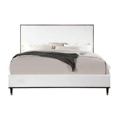 Tissu gris avec très grand lit simple - zone de confort élégante, structure en bois synthétique, revêtement doux et chic avec matériaux, fabrication stable, décoration de chambre à coucher