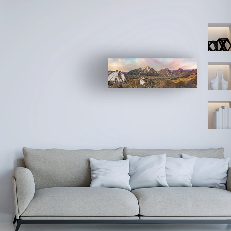 Art mural sur toile tendue - "Majestic Alpine Summit" par Jeff Poe, décoration murale pour salon, chambre à coucher ou bureau - 6 x 19