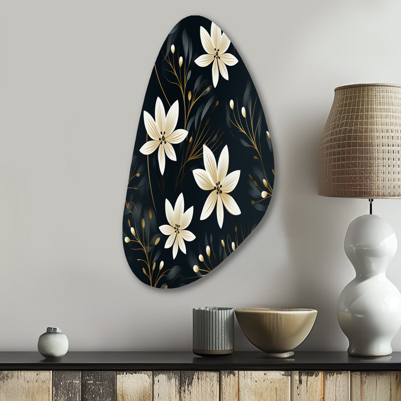 Rosalie - Art mural asymétrique en métal à forme florale, H 31 po x l 17 po