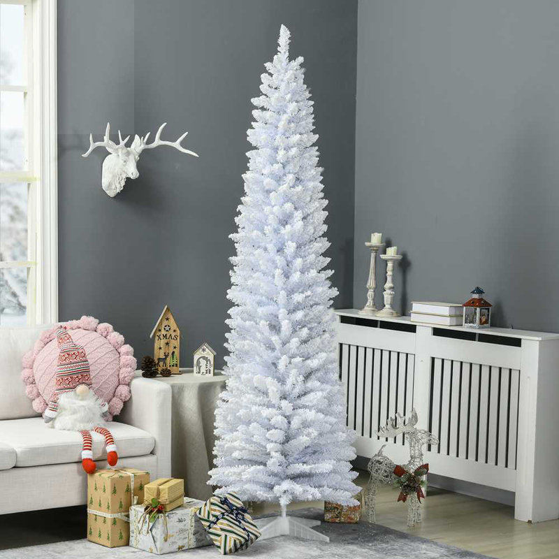 Arbre de Noël mince avec branches réalistes et base en plastique