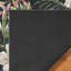Tapis d'intérieur floral noir audacieux lavable à la machine Rayna Thea-111603983