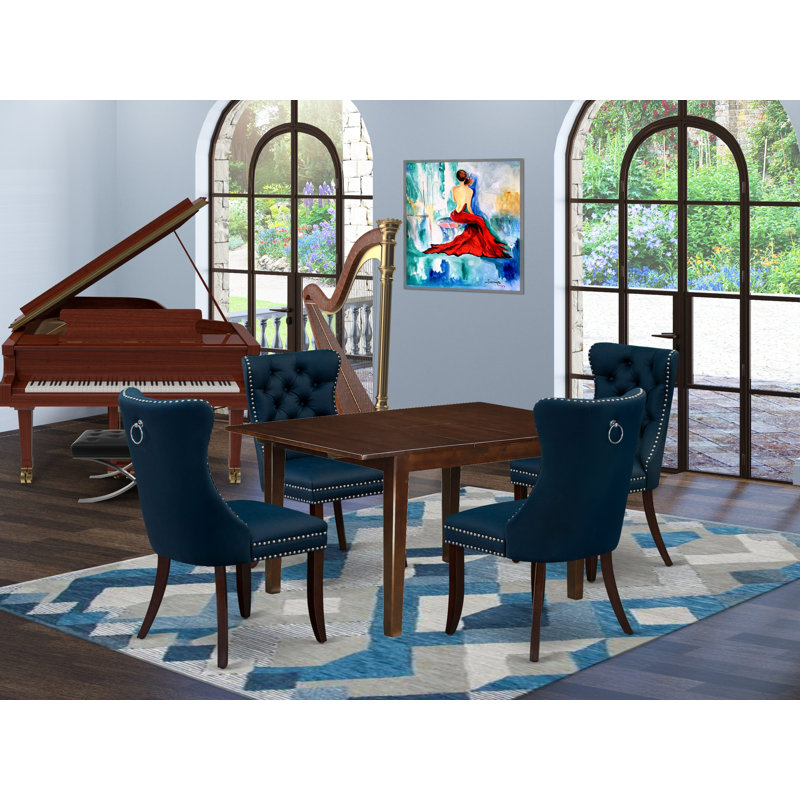 L'ensemble de table de cuisine 5 pièces contient une table de salle à manger rectangulaire avec rallonge amovible et 4 chaises rembourrées, acajou