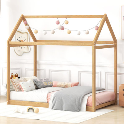 Lit simple en bois, couleur bois