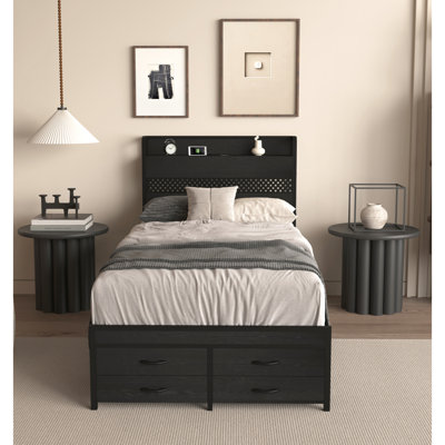 Structure de lit simple avec rangement et base en métal stable - Optimisez l'organisation de la chambre à coucher pour créer une ambiance relaxante