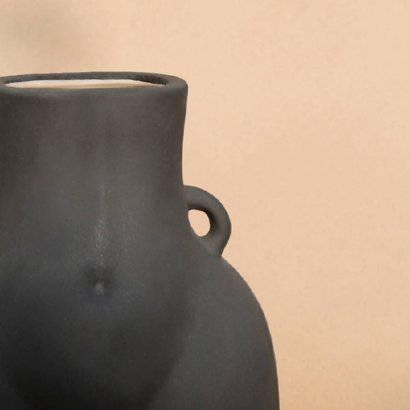 Her Vase, Black