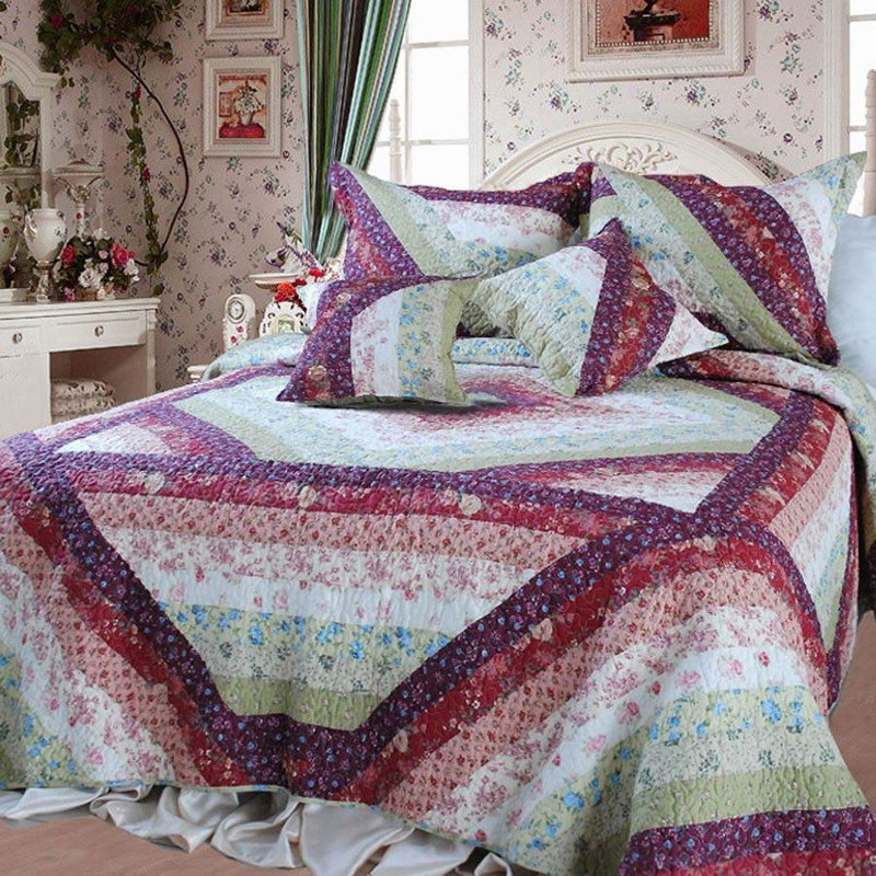 Farmhouse / Country Cotton Floral Quilt, Twin