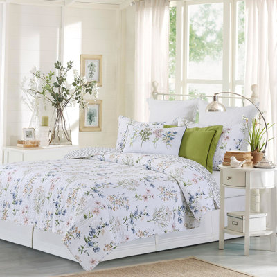 Cynthia White/Green Cotton Reversible Quilt Set