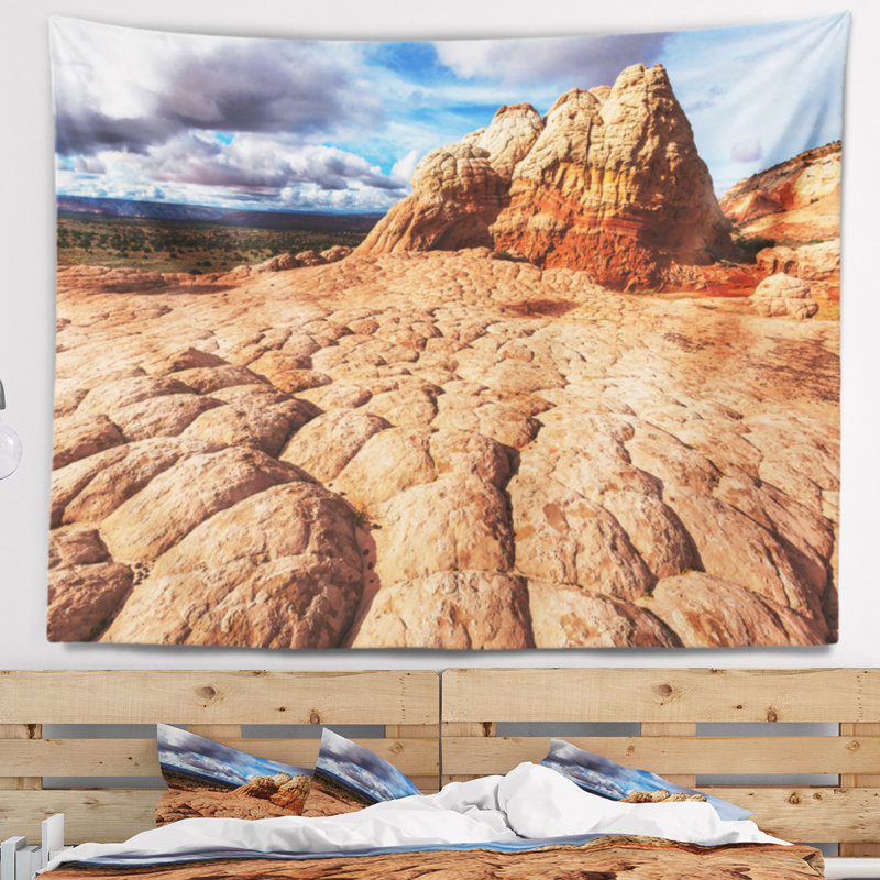 Paysage avec des roches robustes dans la tapisserie des falaises de Vermillion, H 68 po x l 80 po