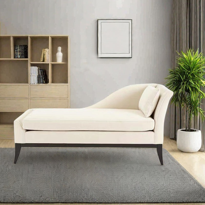 Eadie, Orienté à droite, Noir, noir, noir, noir, Blanc