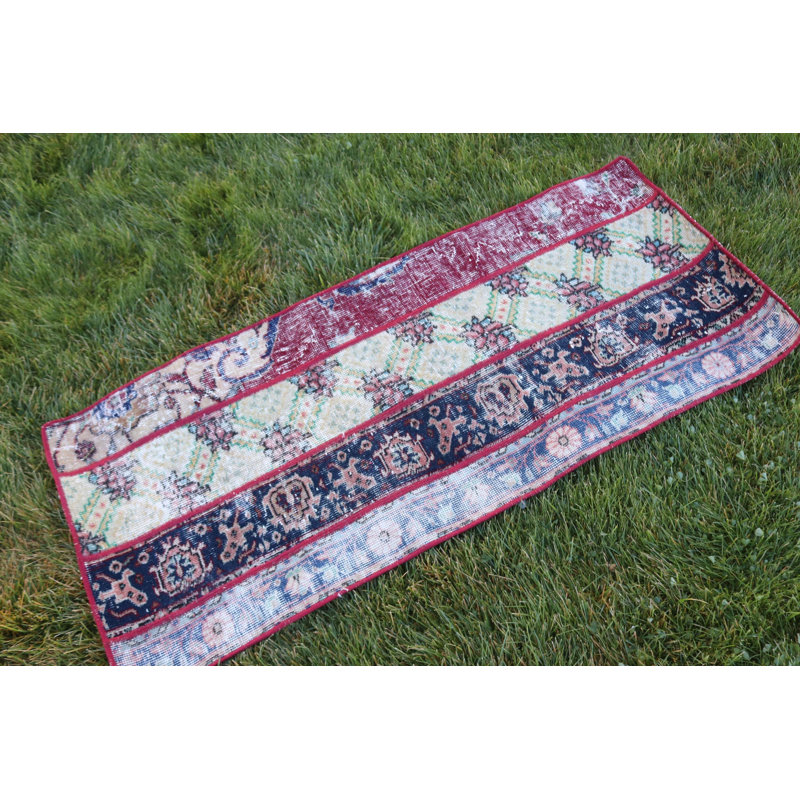 Tapis turc authentique authentique avec des motifs complexes et un design traditionnel distingué