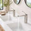 Robinet de lavabo de salle de bain à poignée simple à un trou-128543504