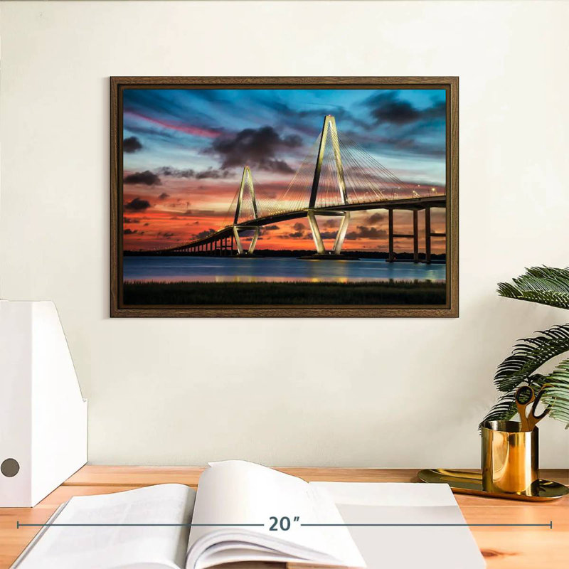 Le pont Ravenel à Charleston, 13 po x 9 po, Cadre flottant noyer