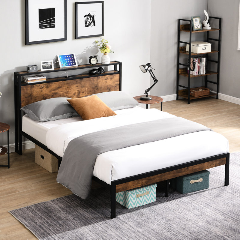 Lit plateforme en métal avec tête de lit en bois et douille, sommier non requis, généreux sous rangement, assemblage silencieux, cadre et cordon pleine grandeur noir / brun, sans demande, grand espace, simple