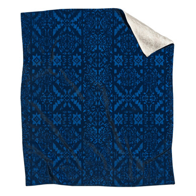 Couvertures bleues à motif orné