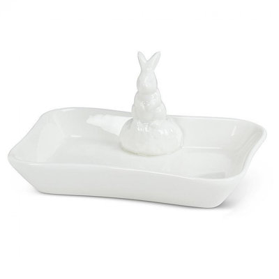 Lapin sur un porte-savon rectangulaire